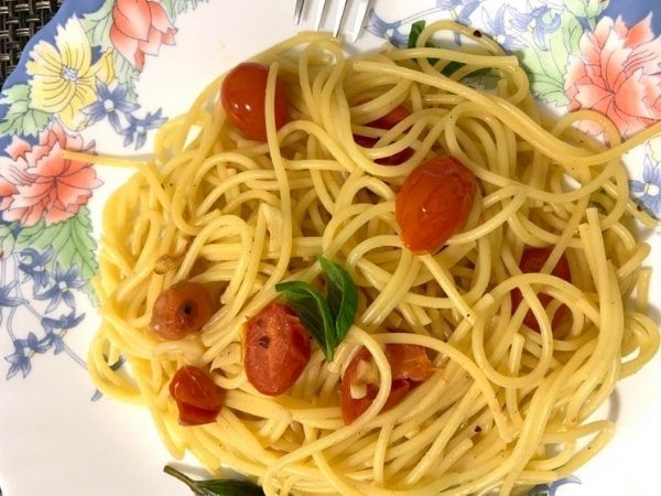 basil and cherry tomato pasta