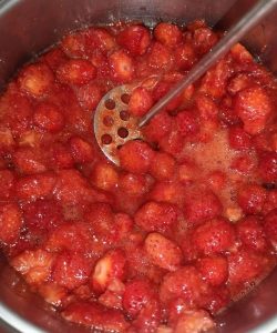 mashed strawberries