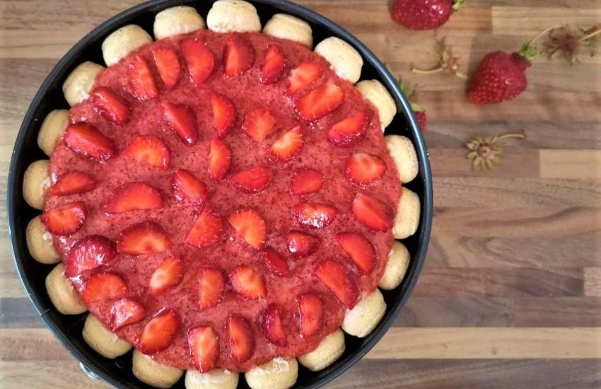 ready-made ladyfinger strawberry cheesecake