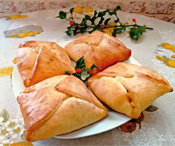 sweet cheese pies with holly decoration